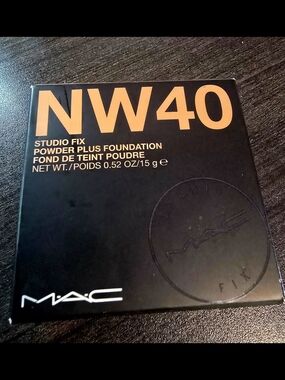 MAC Cosmetics Studio Fix Powder Plus Foundation NW40 Brand New In Box